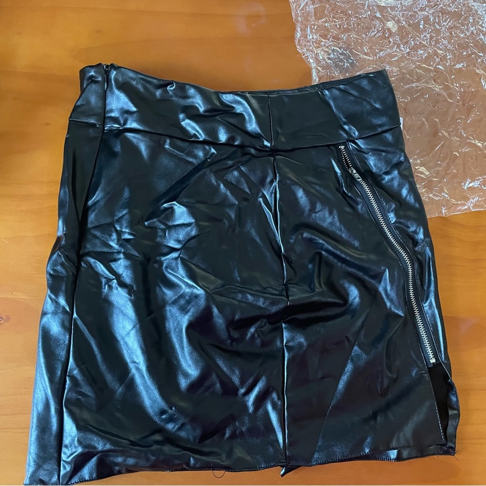 New in packaging. Vegan faux leather mini skirt with side zipper